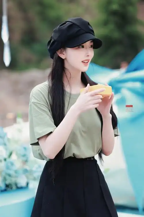 美到头发丝都会打招呼的可爱雪雪  @孔雪儿