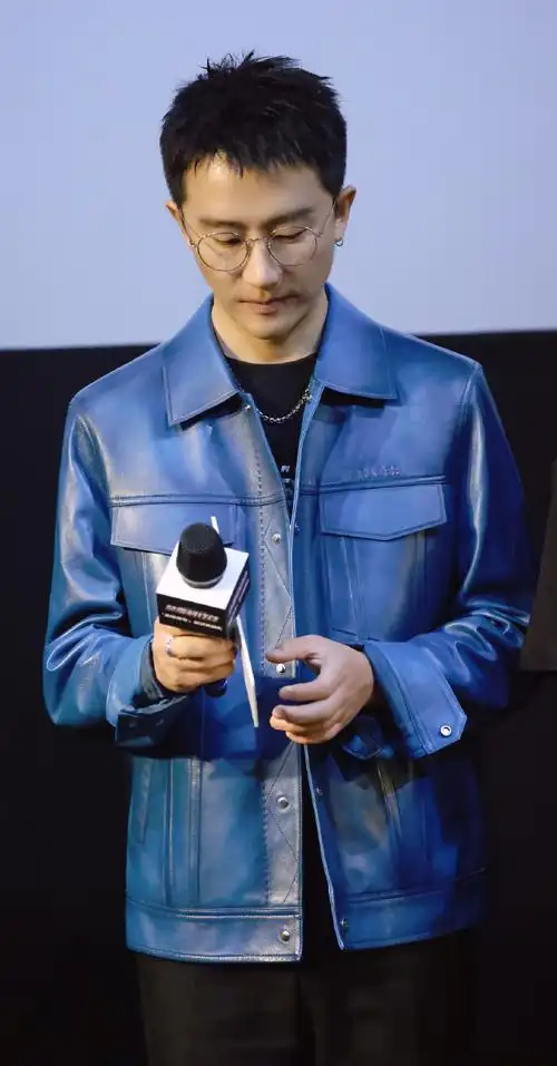 #黄轩电影莫斯科行动##电影莫斯科行动首映礼##黄轩跳whatever甜妹舞#