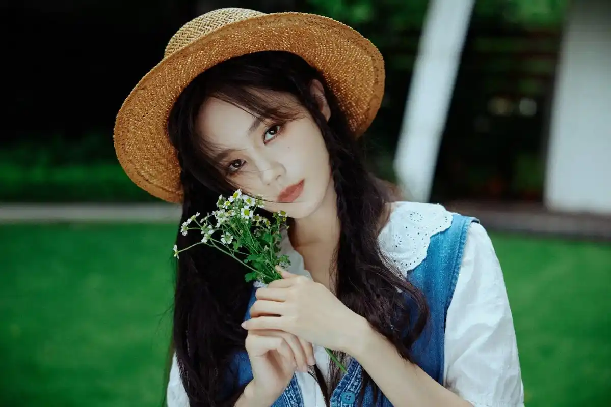 李一桐高清壁纸头像(四十八)[亲吻]