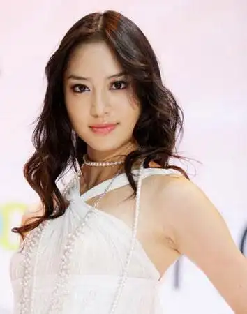 黄晓明绯闻女友白歆惠入围模特大典(组图)