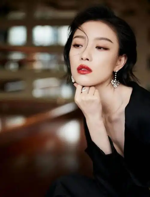 飒飒的倪妮,惊艳迷人!