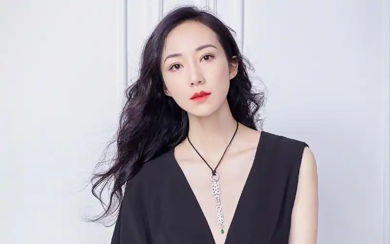 韩雪清新优雅金大福珠宝写真图片桌面壁纸_大陆明星_壁纸下载_美桌网