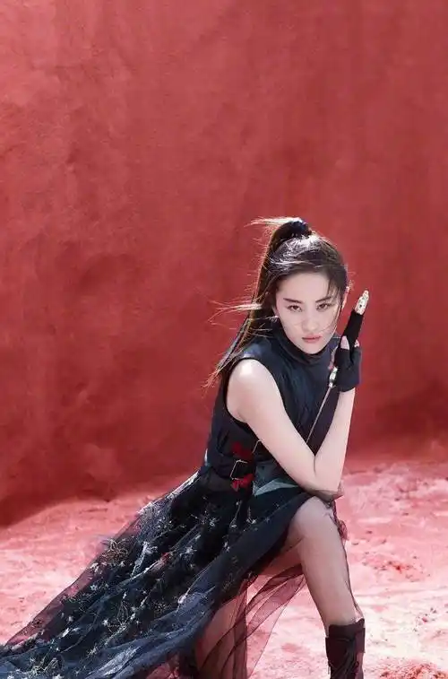 32岁刘亦菲穿刺绣旗袍,时尚又复古,中国风十足_气质_花木兰_造型