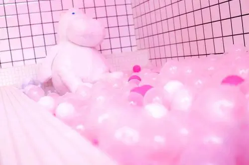 南京第一家粉色串串店,不论门头还是店内陈设都少女心爆棚.