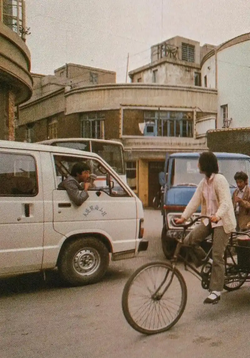 时代的一粒沙 压到每个人身上 就是一座山.00年代,辉煌的世 - 抖音