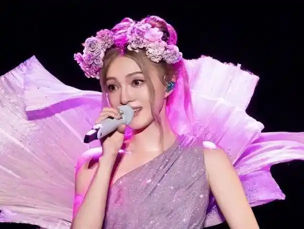 台湾艺人张韶涵力挺统一,周杰伦沉默引争议