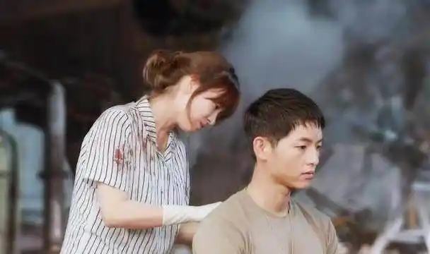 原创《太阳的后裔》像"试金石",宋仲基宋慧乔磨砺爱情_网友_感觉_cp