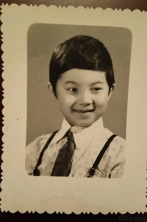 六一节的正确打开方式:胡可沙溢罕见童年照曝光萌翻了