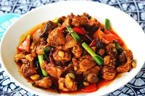 大理美食滇西头牌永平黄焖鸡