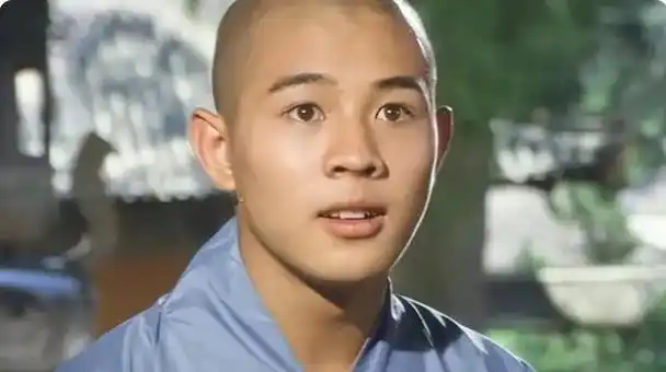 我们能够了解到少林寺也是因为1982年李连杰出演的《少林寺》,这部