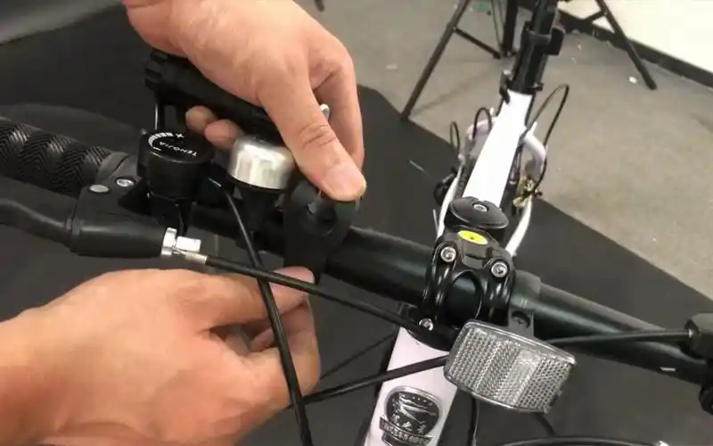 手电筒安装解决视频