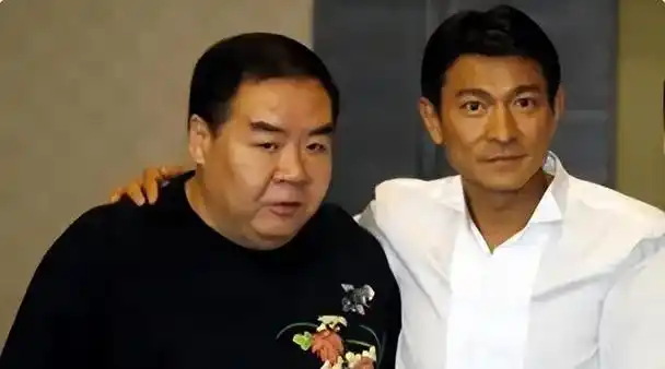 刘德华,这个名字在娱乐圈里熠熠生辉,是无数粉丝心目中的"天王".