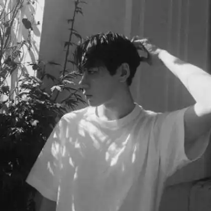 黑白男头像高冷帅最招女人喜欢的