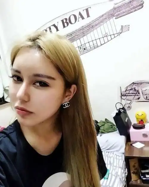 美女为取悦男友疯狂整容30次 如今悔不当初(图