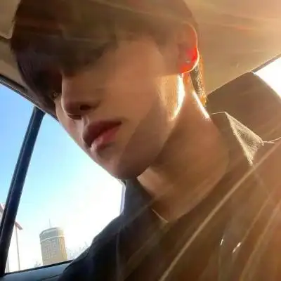 ins高级质感小众头像男_男生头像_头像屋