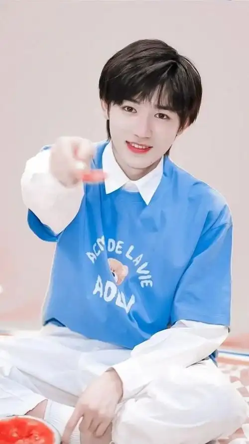 宋亚轩那些值得收藏的照片很多小海螺都没有哟