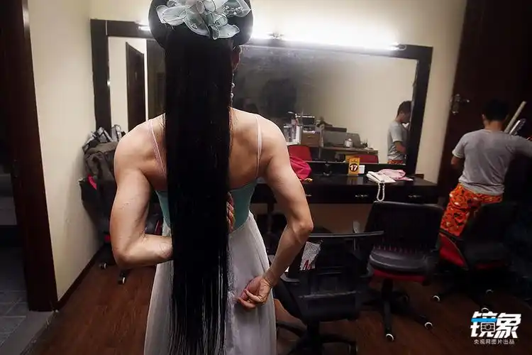 2014年8月14日,郑州,长发,裙装,于飞渐渐有了女孩儿的摸样