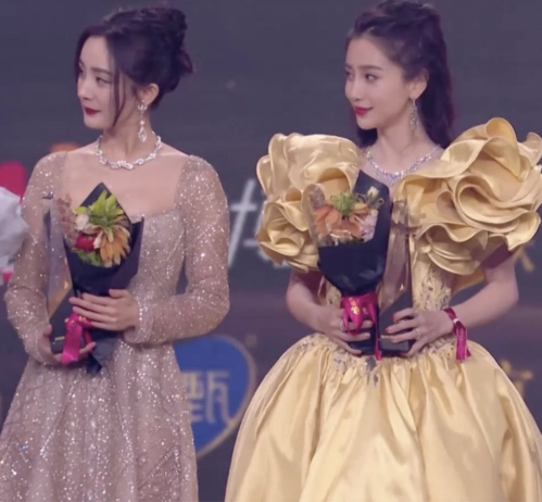 微博夜神仙同框杨幂杨颖6大85花美炸华晨宇邓紫棋刻意避嫌