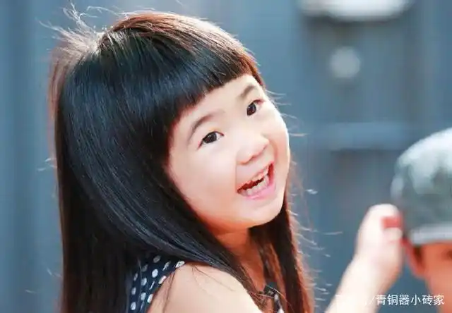 还记得《爸爸去哪儿》曹格的女儿grace姐姐吗?如今女大十八变