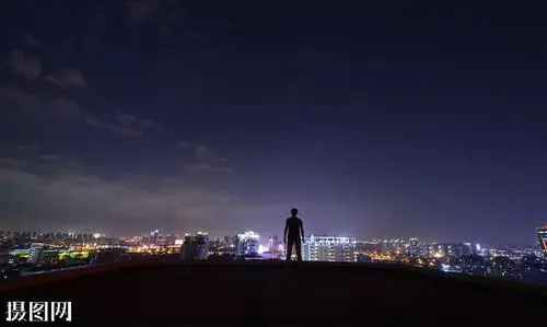 既然选择了曙光, 留给黑夜的只能是背影.