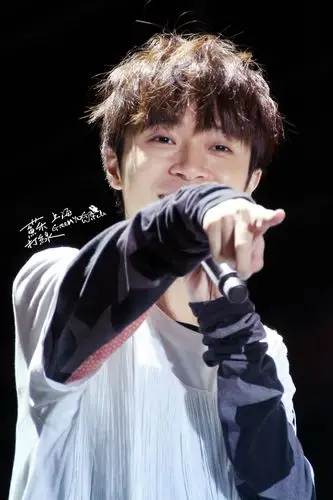 求吴青峰的帅图