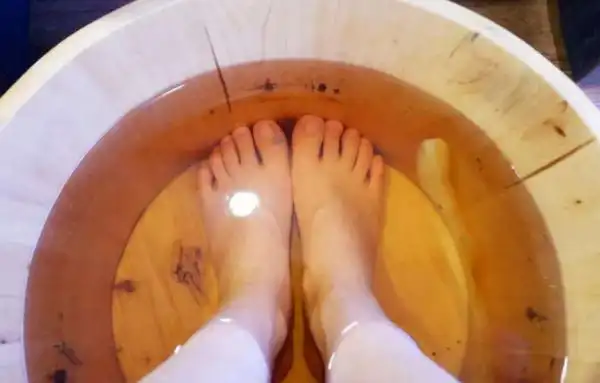 坚持泡脚对女人的好处但每次泡脚要坚持30分钟以上