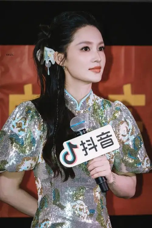 李沁庆余年2路演被送一锅鸡腿##李沁新中式妆造