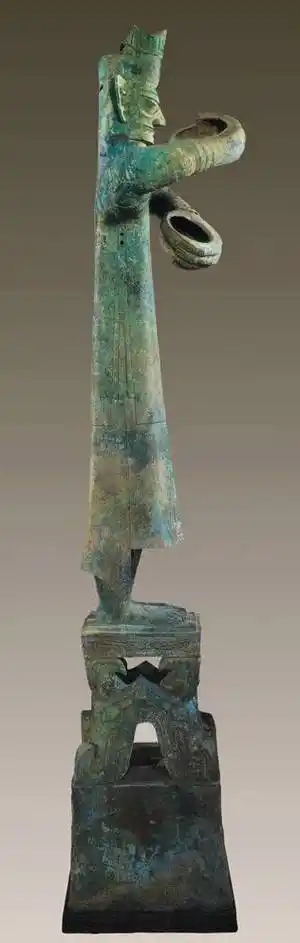 青铜大立人像(正面,侧面)#三星堆# #传统文化