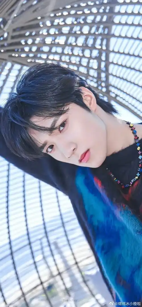 刘耀文壁纸|"打开vb就会被帅到"