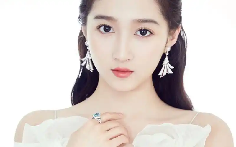 关晓彤甜美写真桌面壁纸