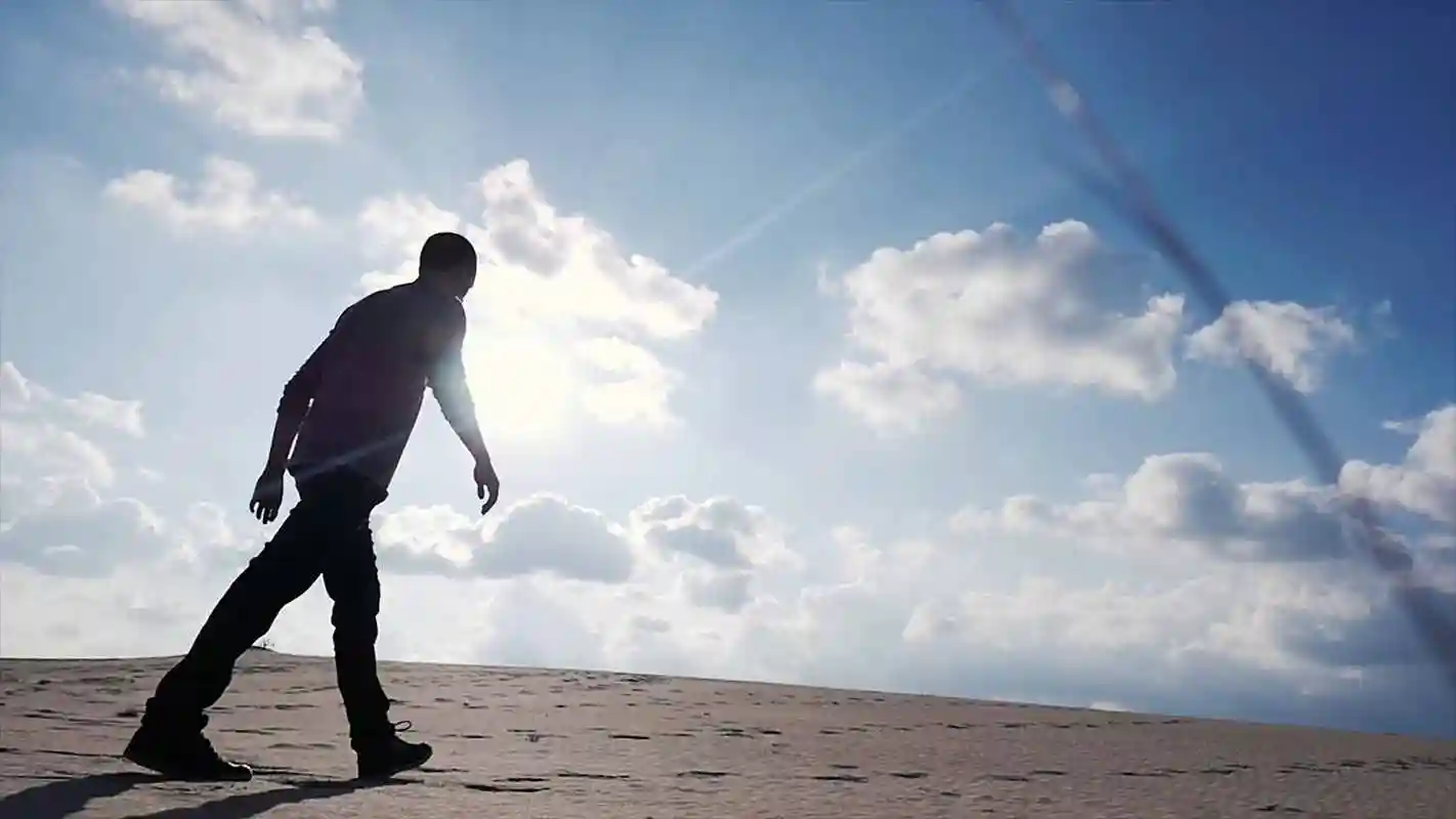 男人行走,梦想希望未来,人物背影