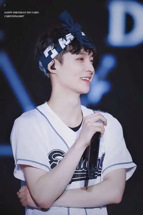 现在的你想和几岁的张艺兴相遇工作室推出话题赚足粉丝的眼泪