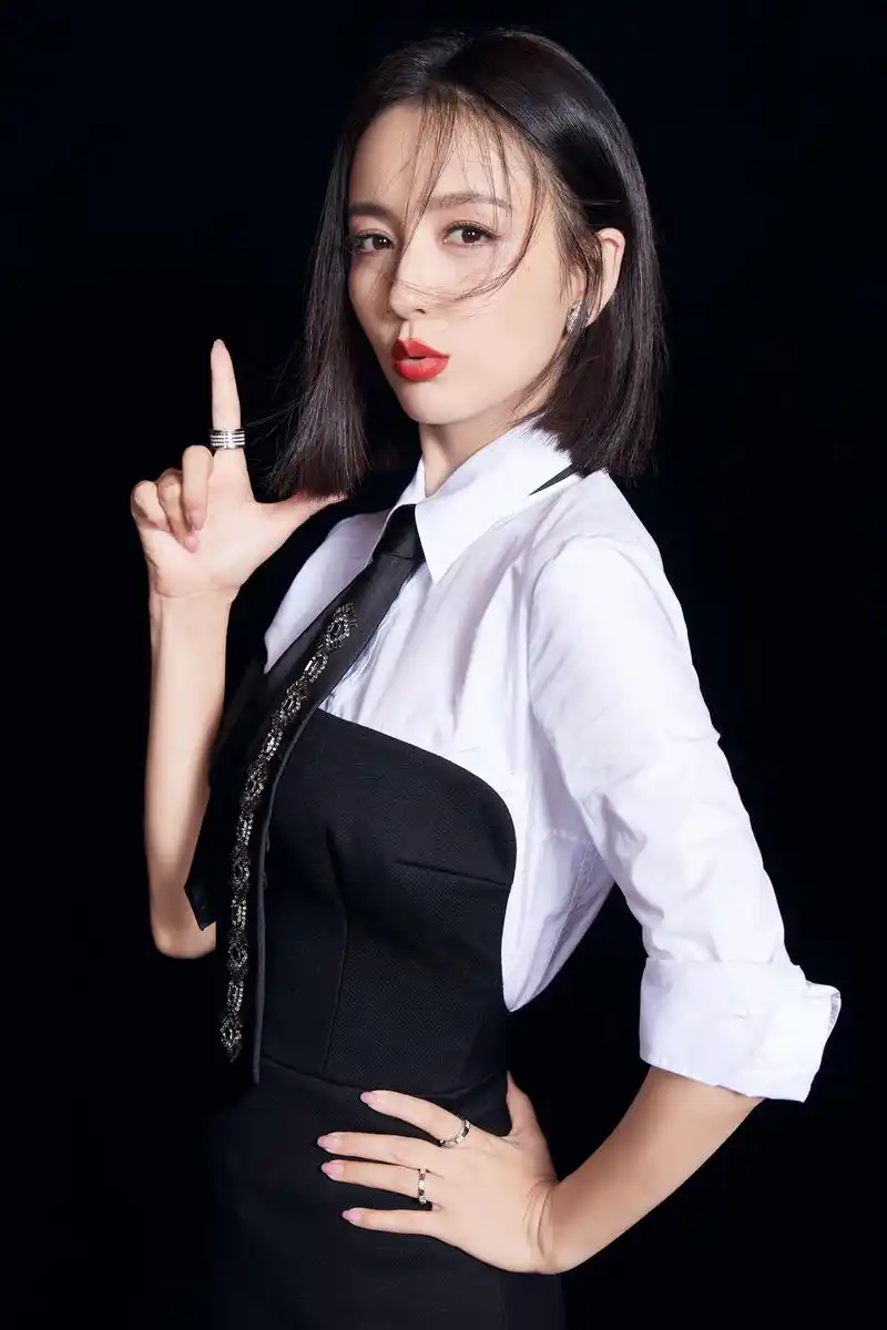 丫总携电影《鼠胆英雄》 从蜀中开始,历经热情似火