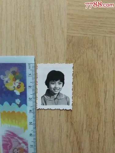 80年代/女孩/黑白照片/证件照一张/边角齿边有些小起层
