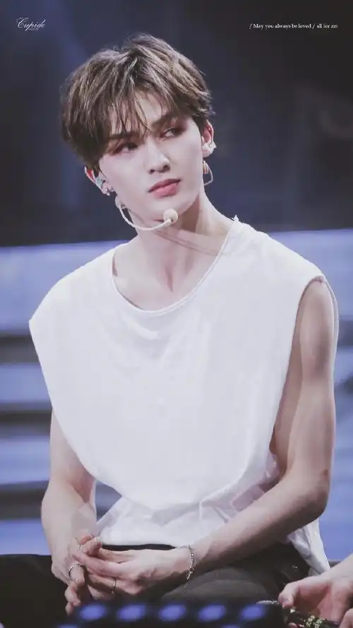 朱正廷冰球少年