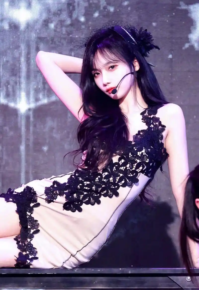 宋昕冉性感美图,这身材谁能顶得住啊#宋昕冉