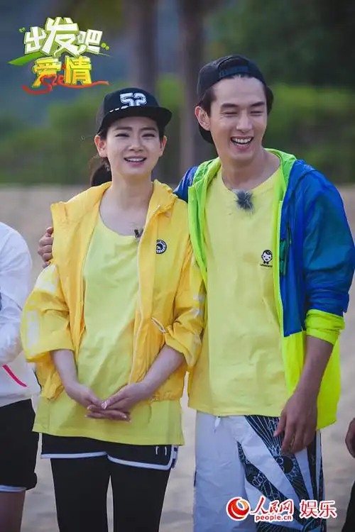 《出发吧爱情》戚薇全程手挽李承铉显柔情