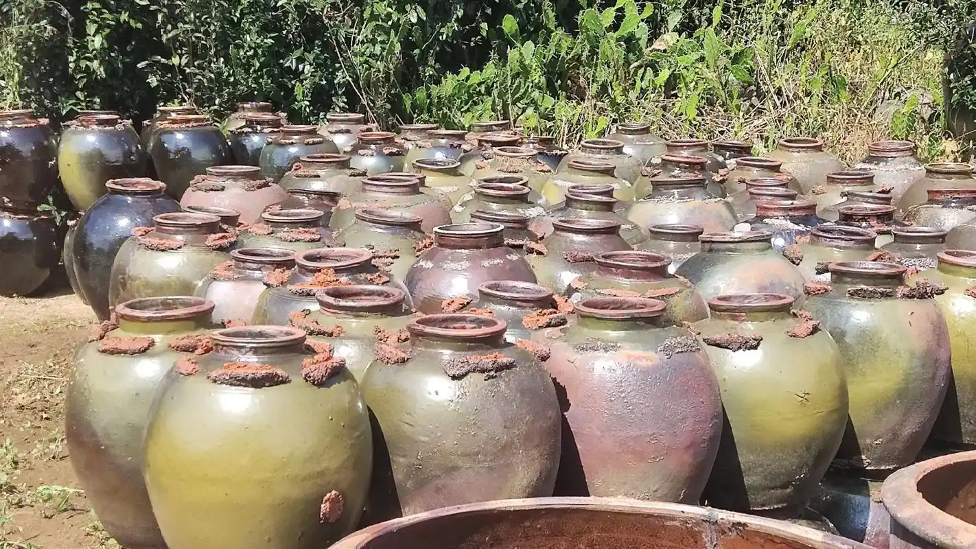 古法手工制作陶瓷酒缸,酒坛,酒具,酿酒设备 - 抖音