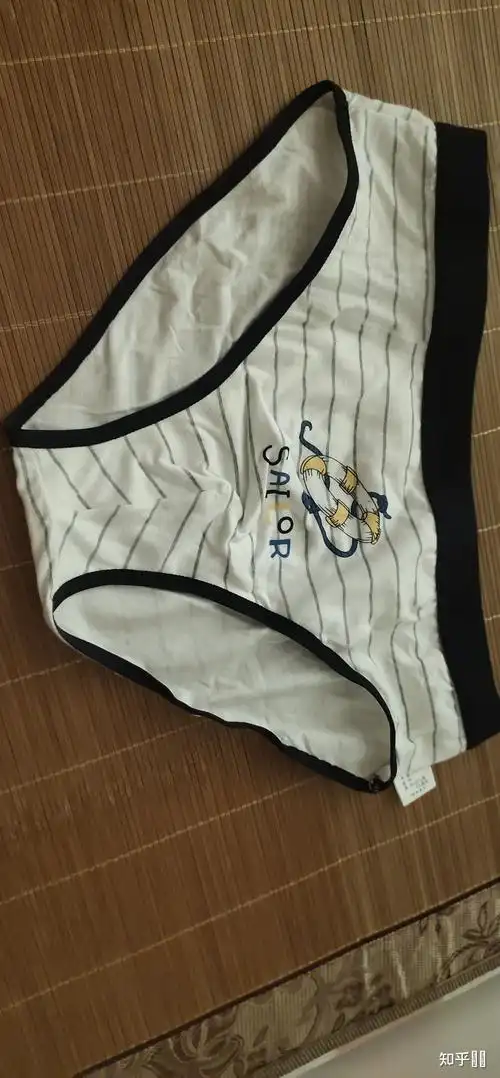 20岁男孩穿卡通三角裤可以吗