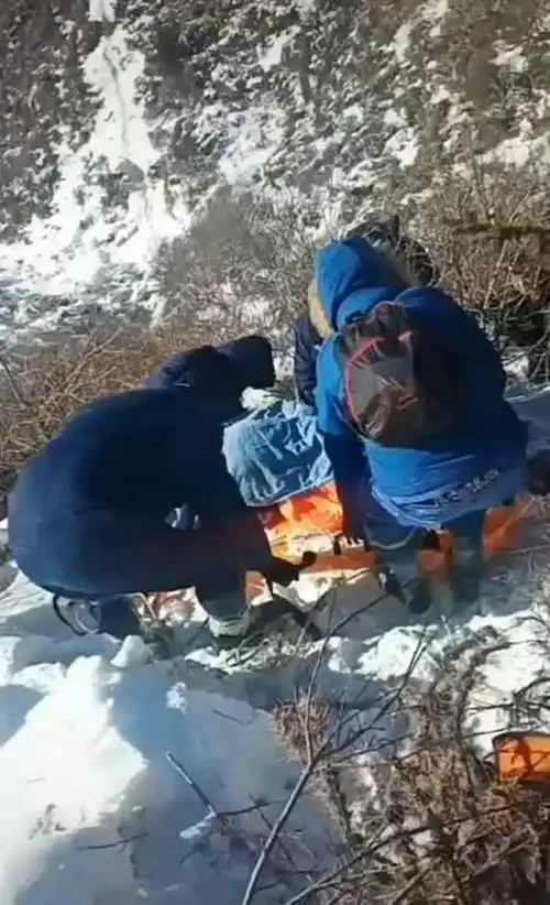五台山探险驴友,两死一重伤;网友却纷纷评论,救援费用结一下