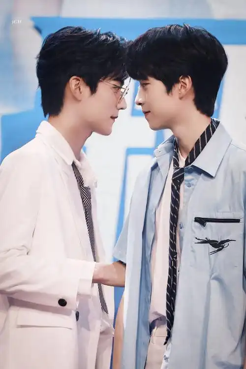 给我们因吐完的张嘉元和周柯宇买个房