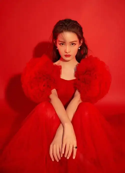 2021春晚李沁同款红色雪纺连衣裙花苞袖褶皱设计新娘敬酒服礼服裙