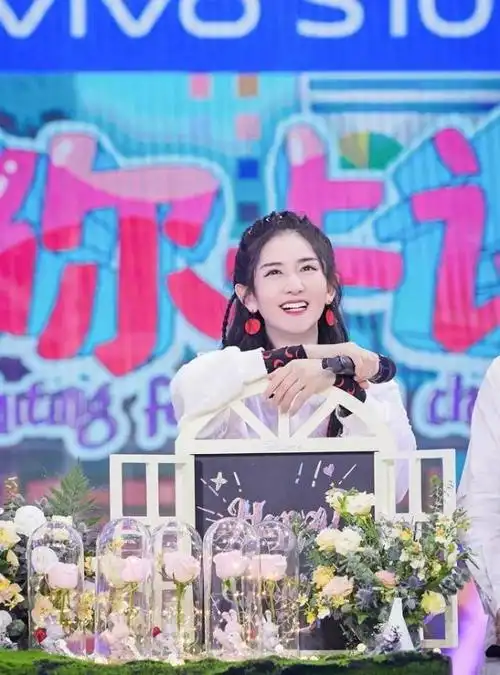 【八卦】谢娜发文为女儿庆祝生日,双胞胎合影超可爱,三胎女儿小名曝光