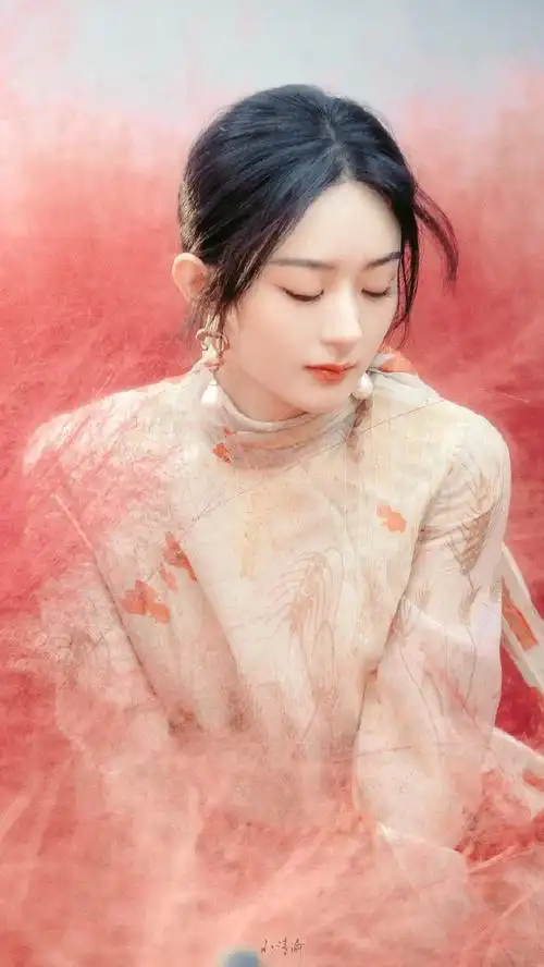 赵丽颖超话|#赵丽颖繁花绰影写意大片#Ⅰ0414时尚芭莎杂志花絮产出