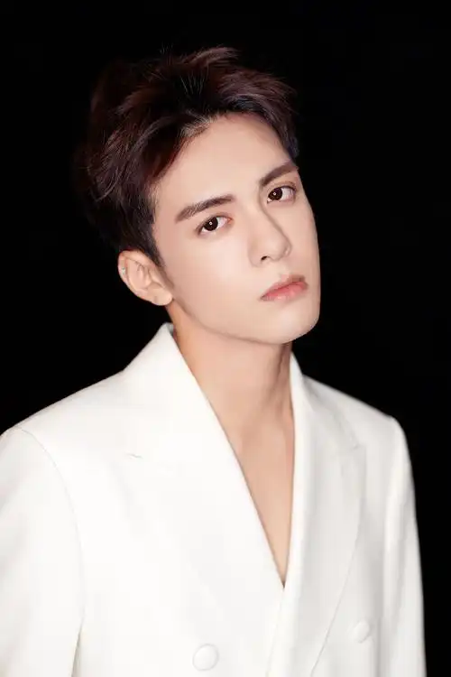 曾舜晞家庭背景被扒家里超级有钱?曾舜晞个人资料介绍竟是富二代?