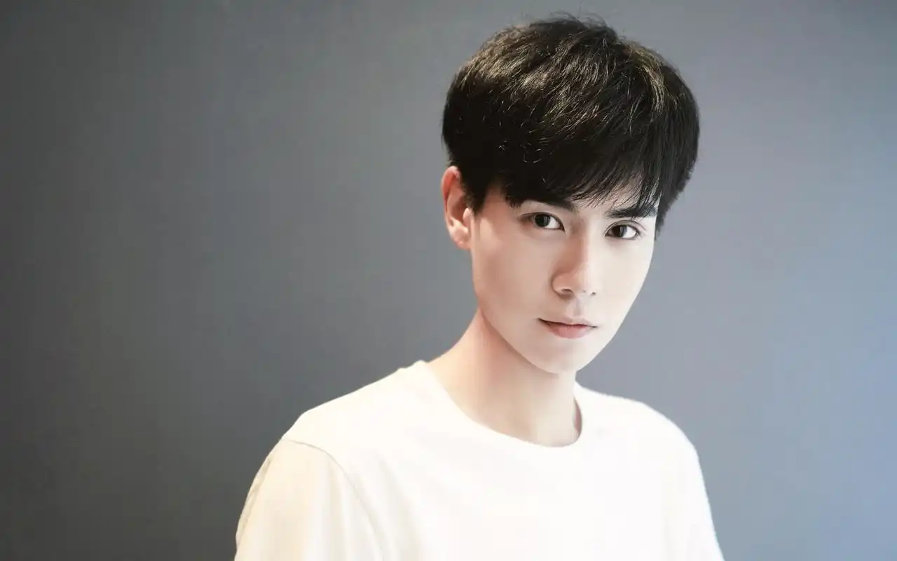 小鲜肉,大陆男明星,胡一天大陆明星:胡一天帅气写真高清电脑桌面壁纸