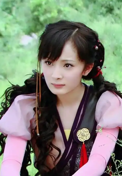 随后,杨幂陆续登场了多部备受瞩目的剧集,包括《小时代》和《古剑奇谭