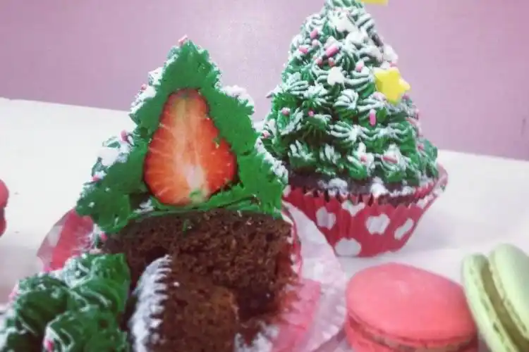 heart christmas tree cup cake  notes:     very christmas cupcake