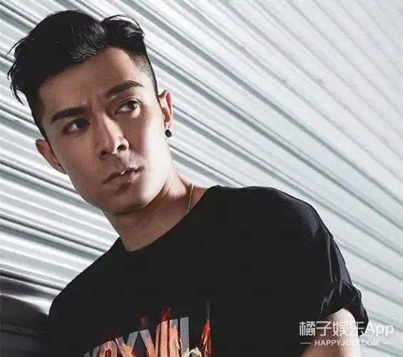 长得有点像陈冠希,也有点像余文乐.