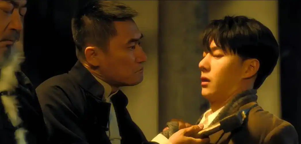 王一博新剧《追风者》登顶央视收视冠军!网友直呼"好大的尺度"